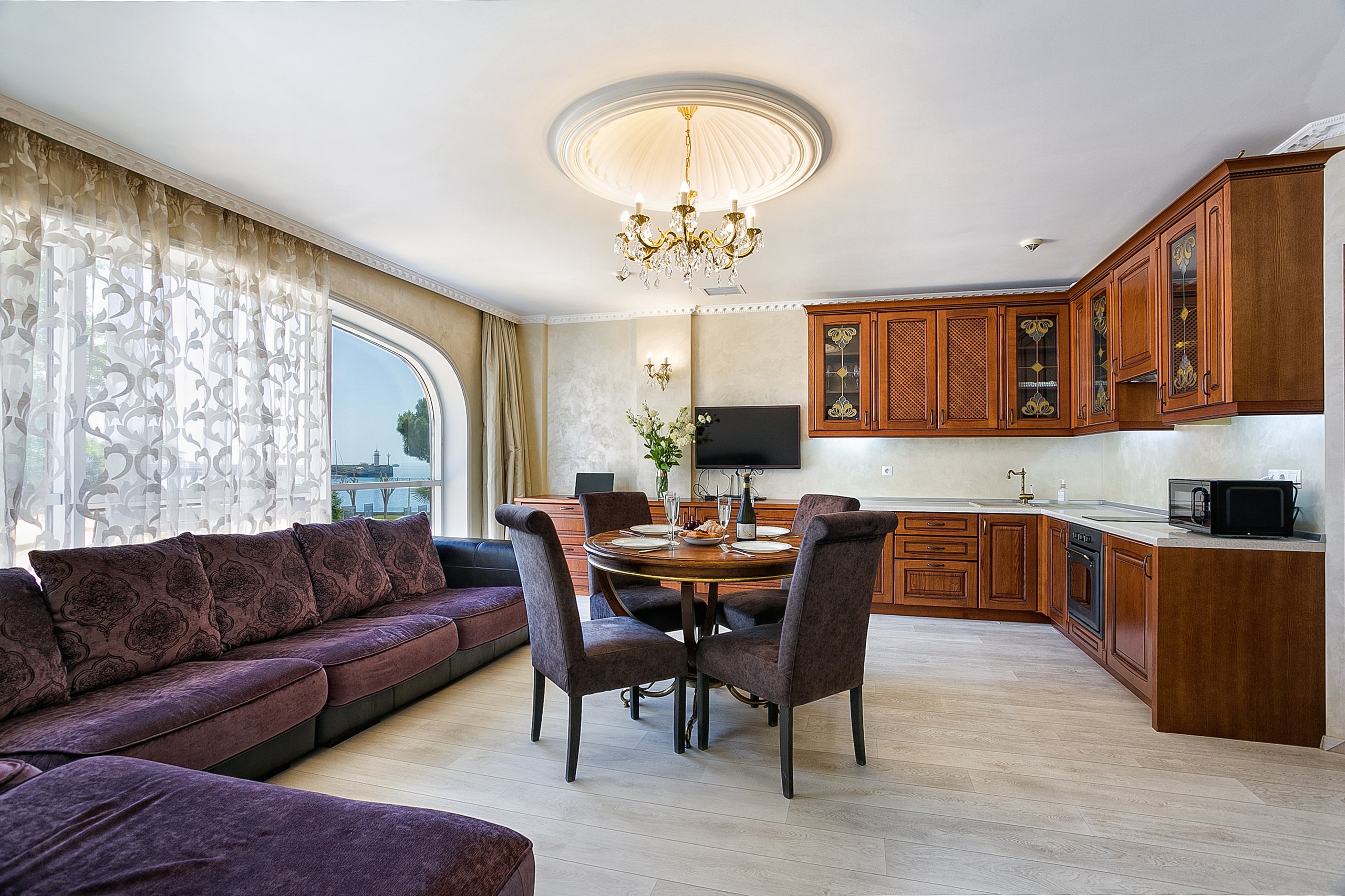 Ялта, Набережная Ялты, 2-комн., 52 м², с террасой/балконом